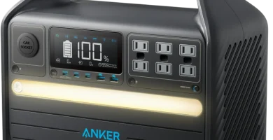 Estación de energía movil ANKER 555, de 1000W, dos salidas de corriente alterna, luz, carga solar, dos salidas USB-C, dos salidas USB y una de 12V de mechero